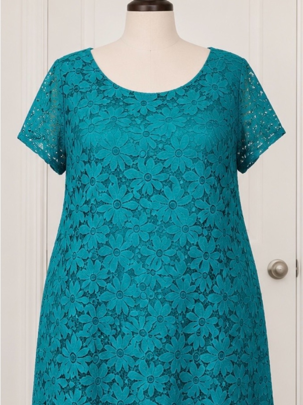 Lace Overlay Short Sleeve Tunic in Teal